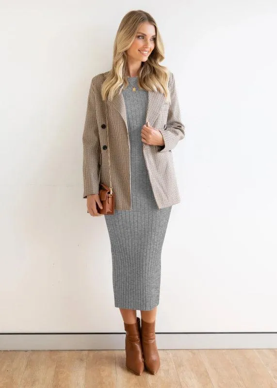 Chic Sleeveless Ribbed Bodycon Dress with Modern Elegance