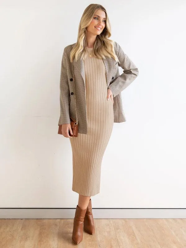 Chic Sleeveless Ribbed Bodycon Dress with Modern Elegance